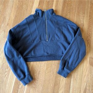 The garage size small half zip crop sweater excellent condition